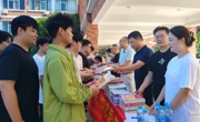 教务处、教育教学评估中心党支部践行办实事 --开展考研图书捐赠活动